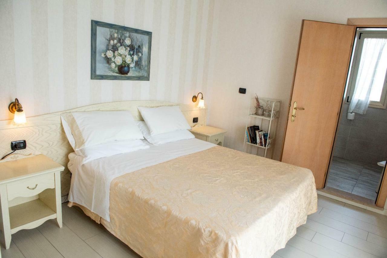 Hotel Mondial เบลลาเรีย-อีเจอา มารีนา ภายนอก รูปภาพ